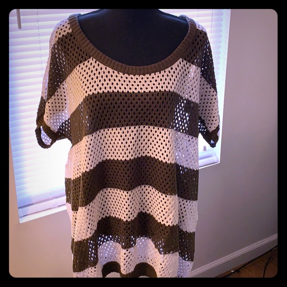 Short sleeve sweater